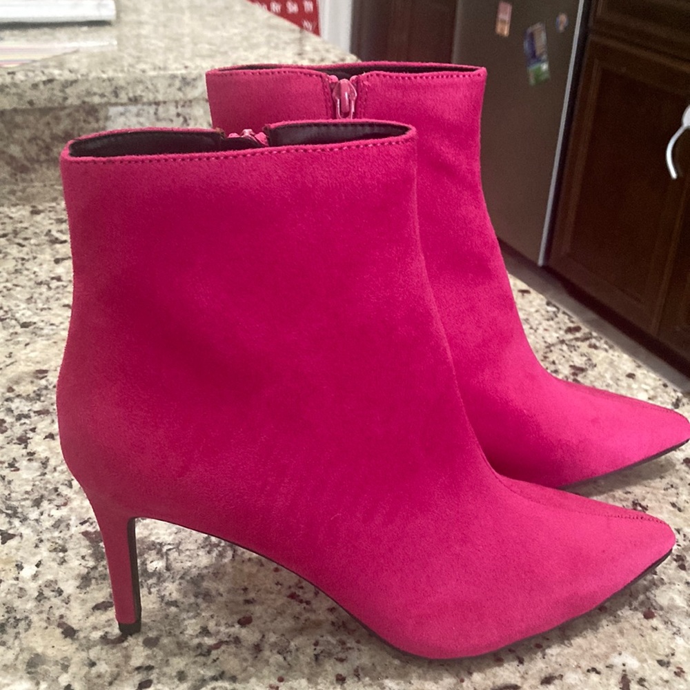 Red Delicious Hot Pink booties 8.5